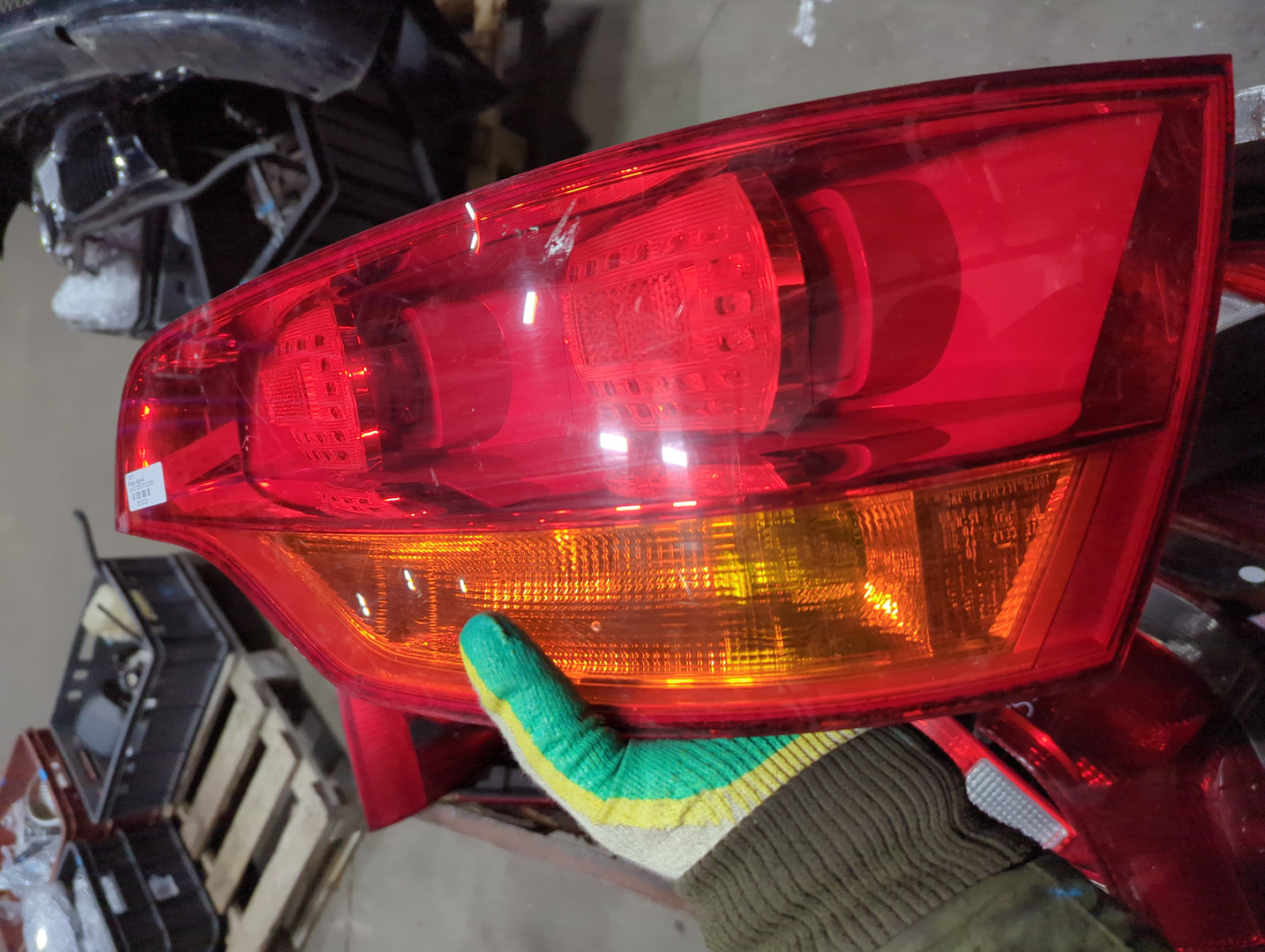 Фонарь задний правый