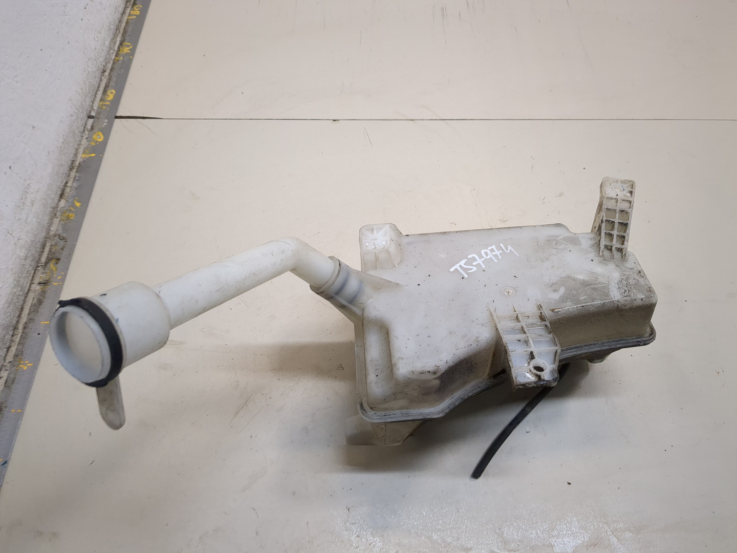 Бачок омывателя лобового стекла