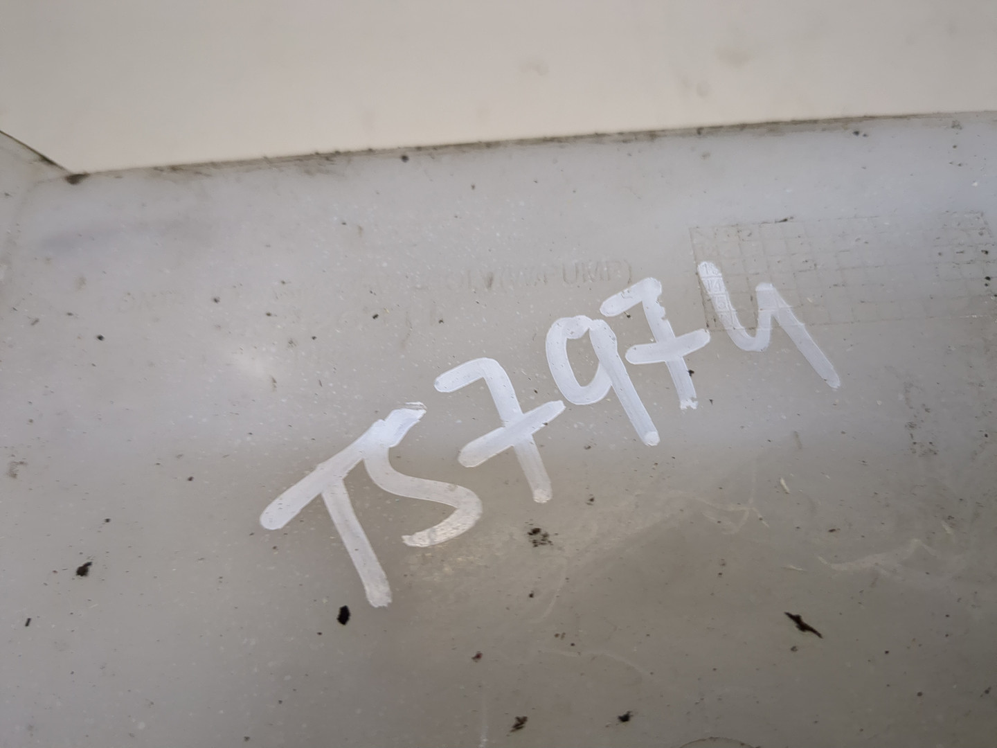 Бачок омывателя лобового стекла