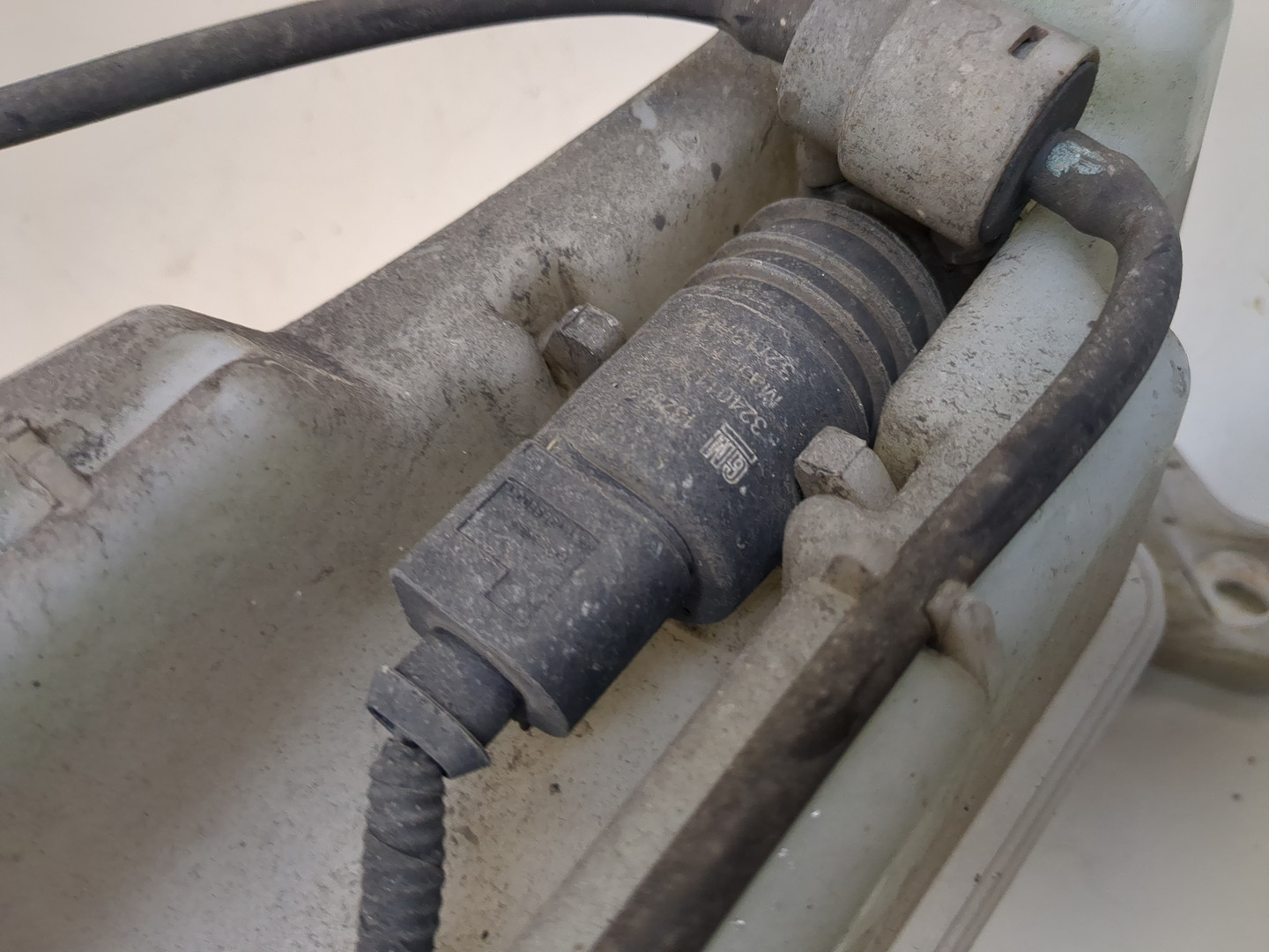 Бачок омывателя лобового стекла