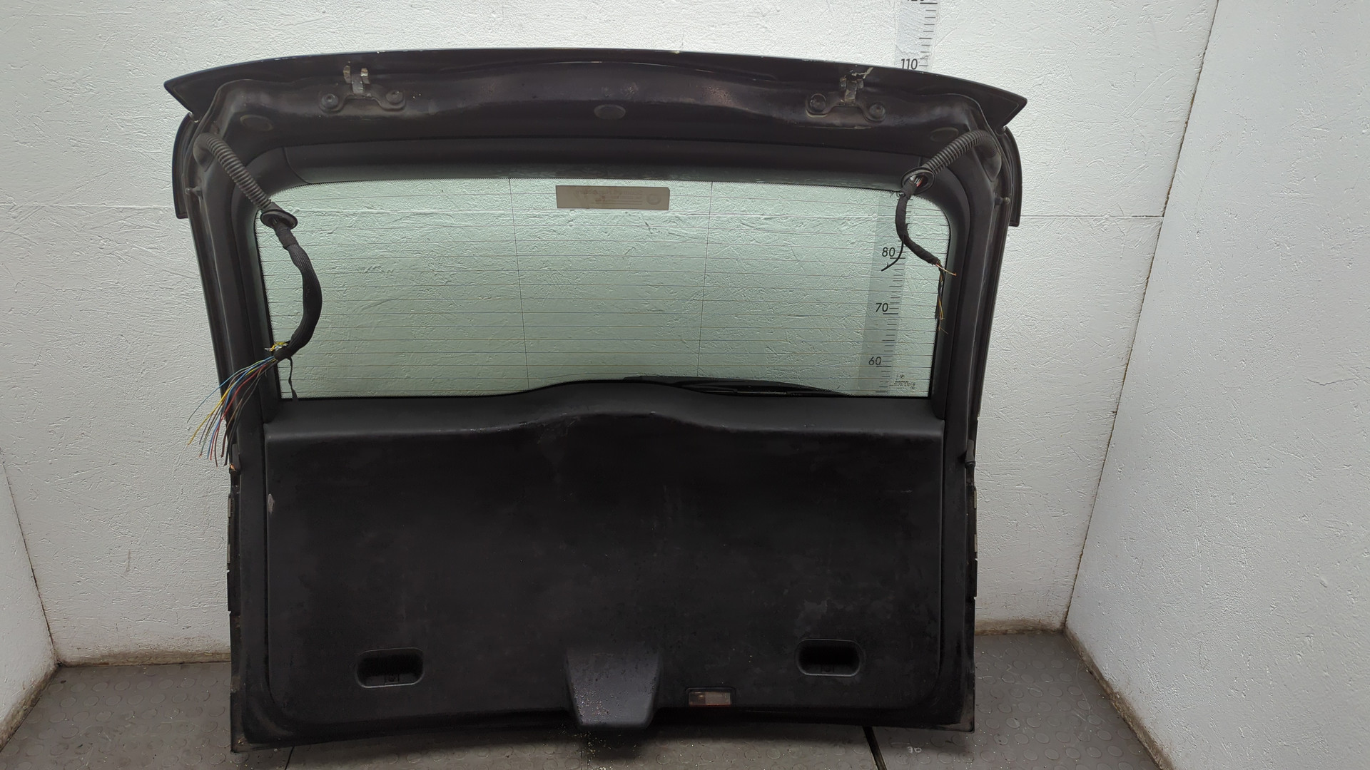 Дверь багажника