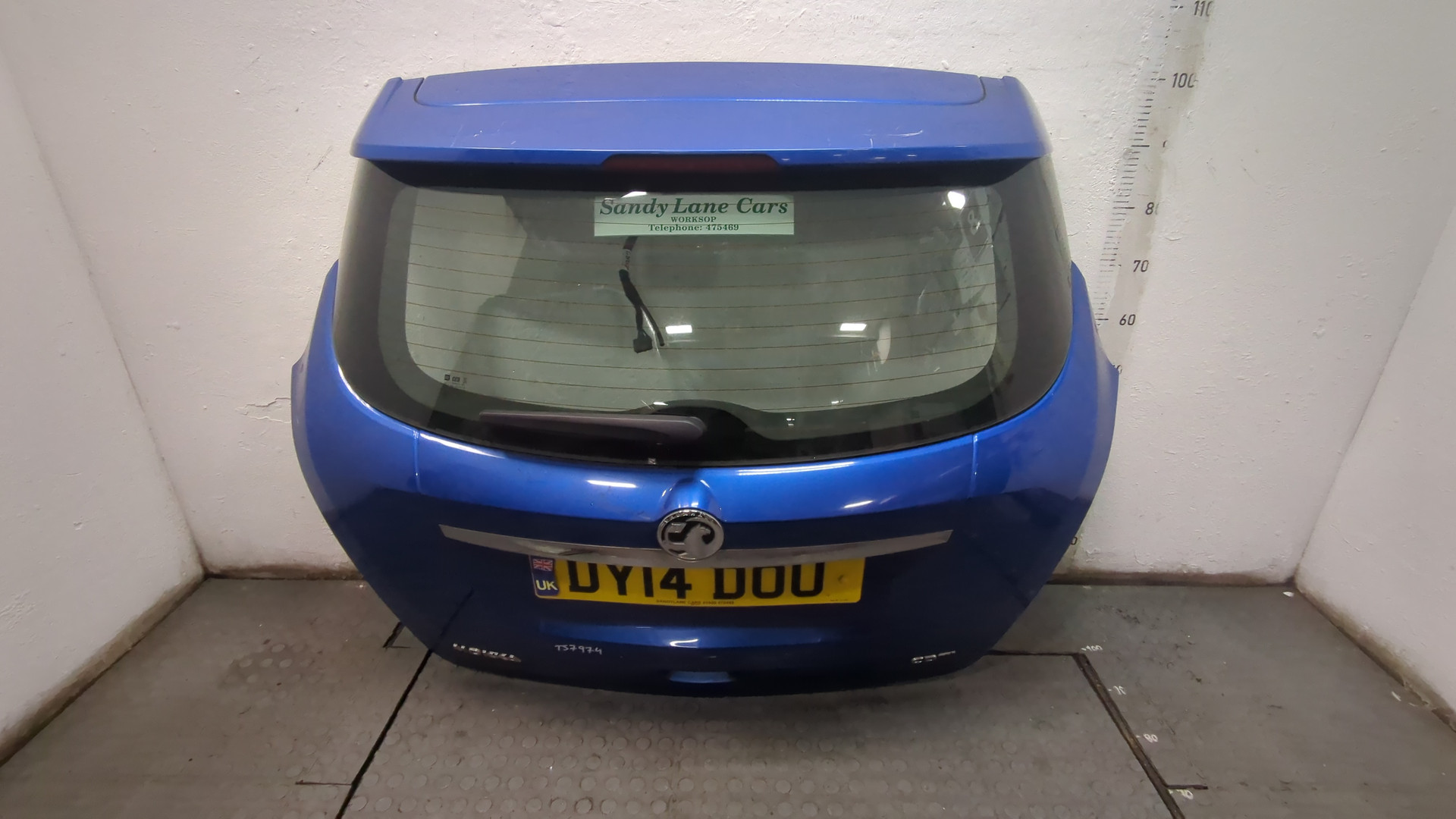 Дверь багажника