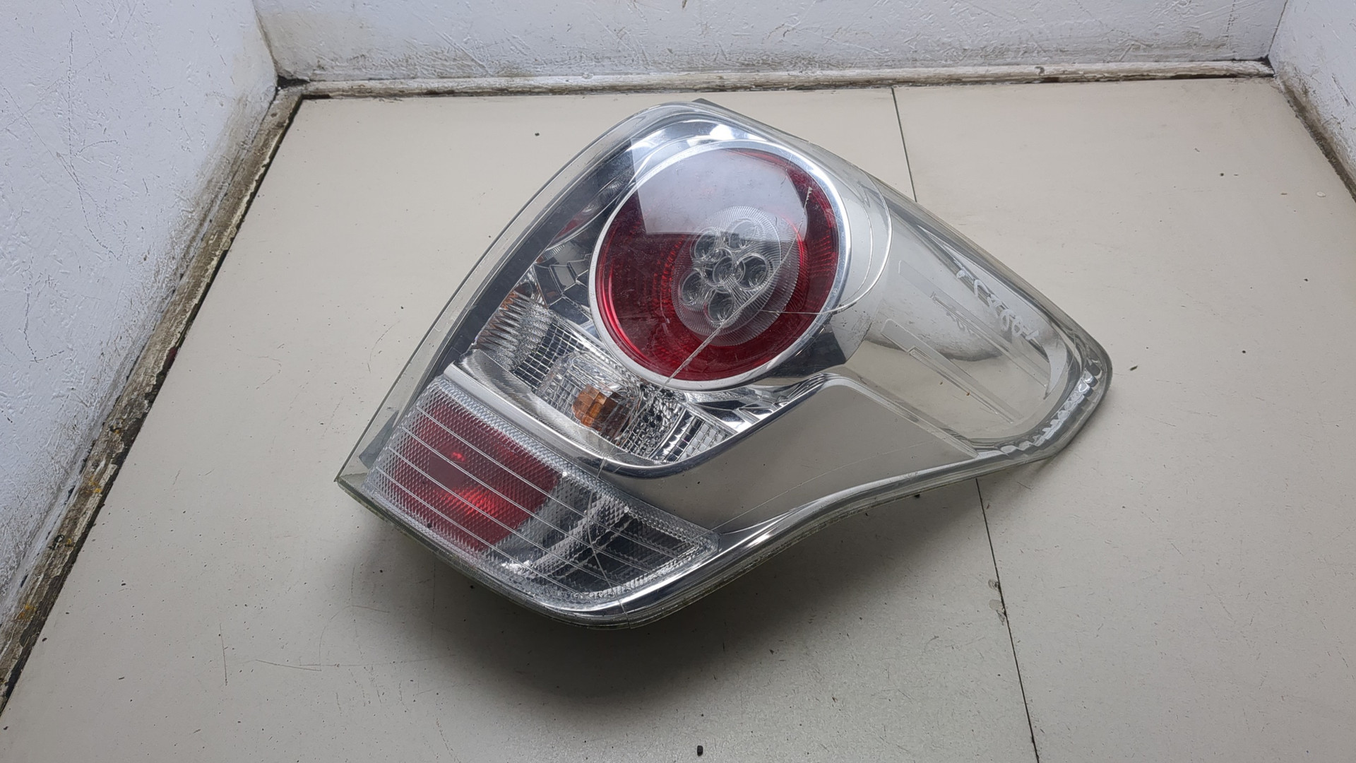 Фонарь задний правый
