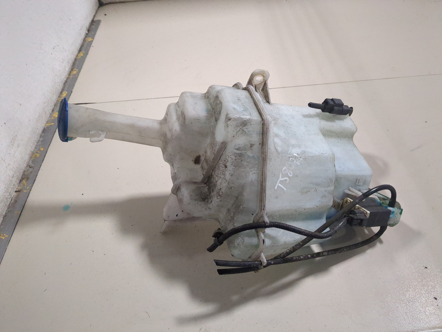 Бачок омывателя лобового стекла