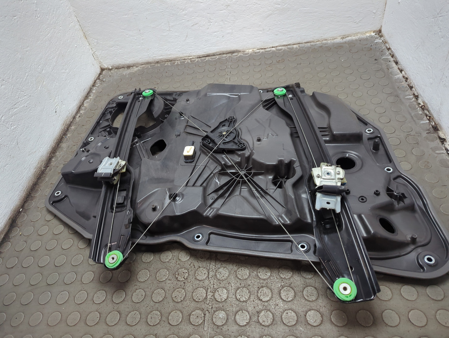 Стеклоподъемник электр. передний правый