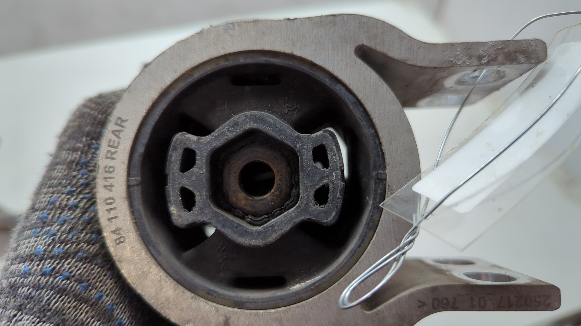 Рычаг передний правый