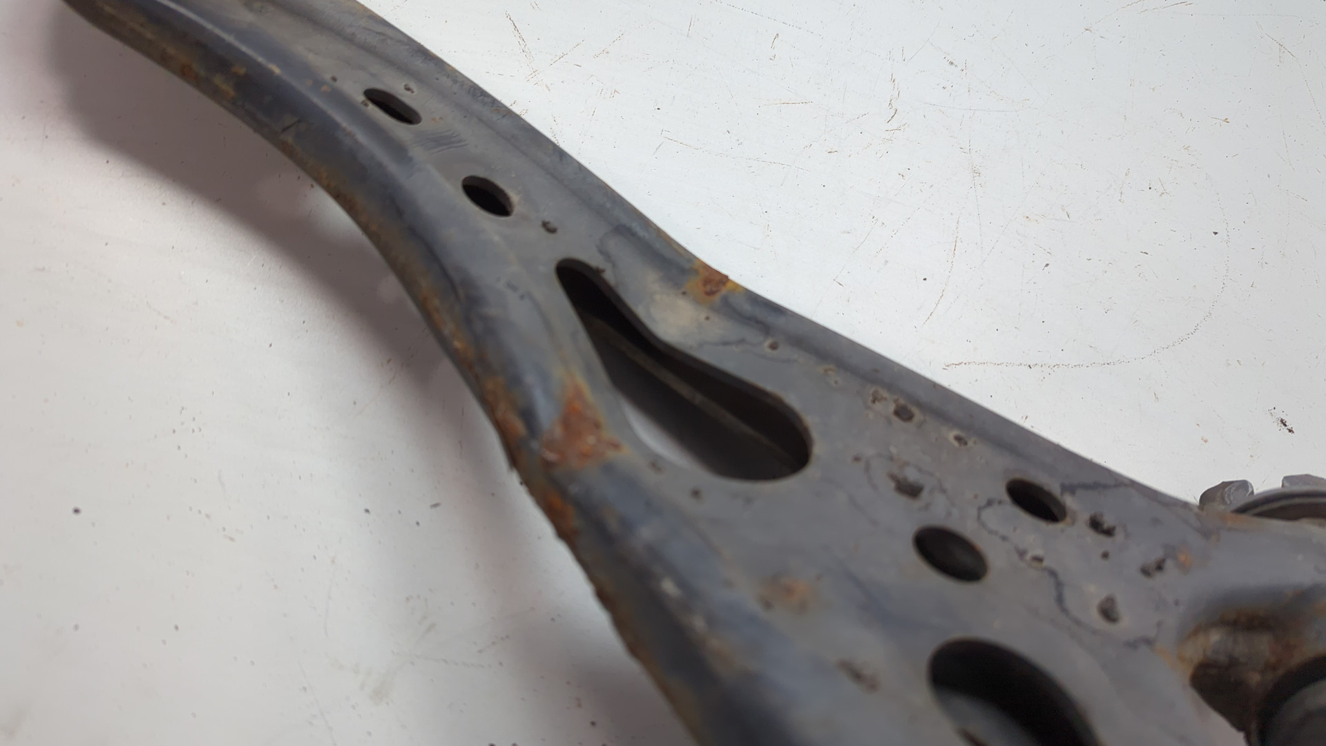 Рычаг передний правый