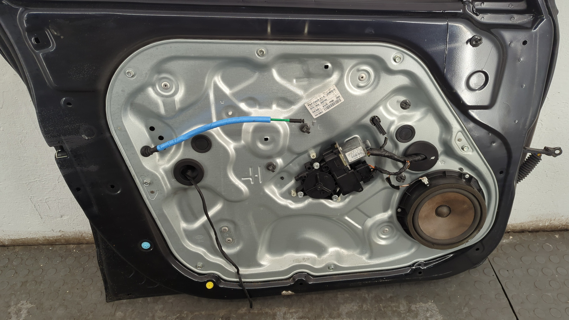 Дверь передняя левая