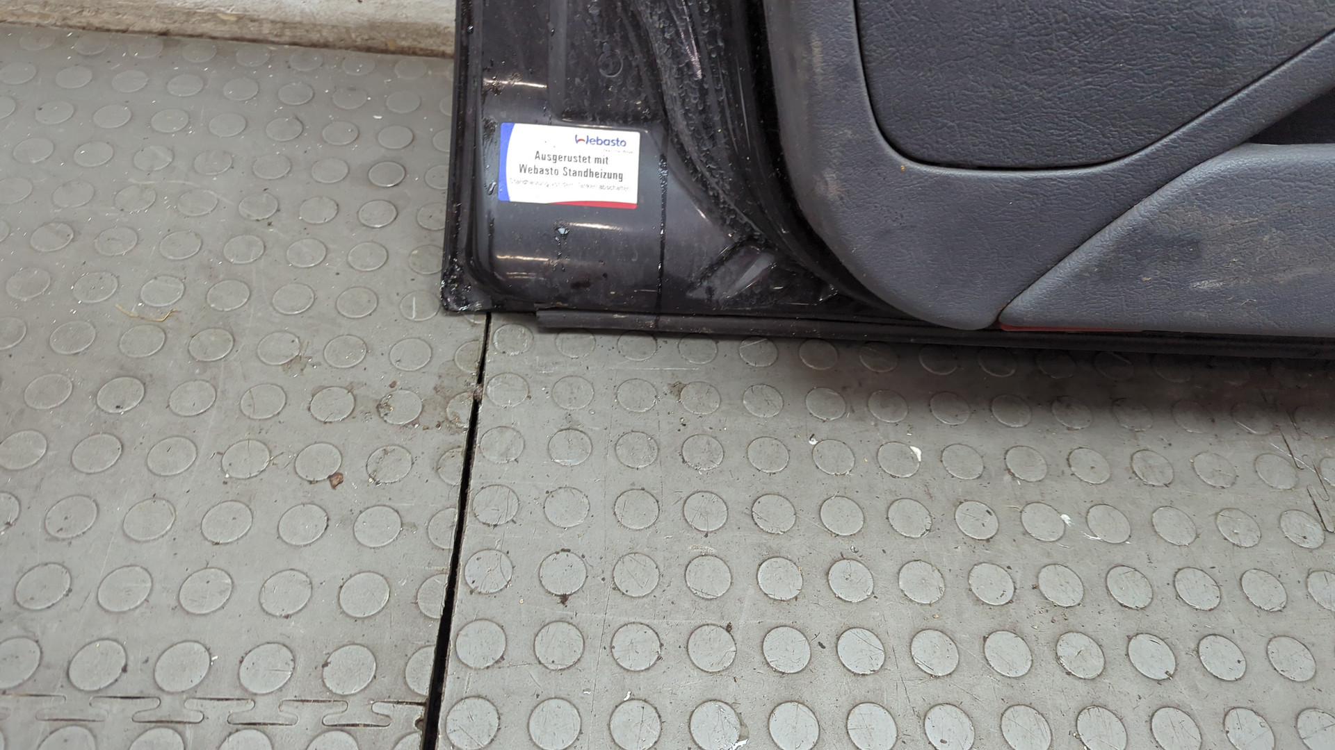 Дверь передняя левая