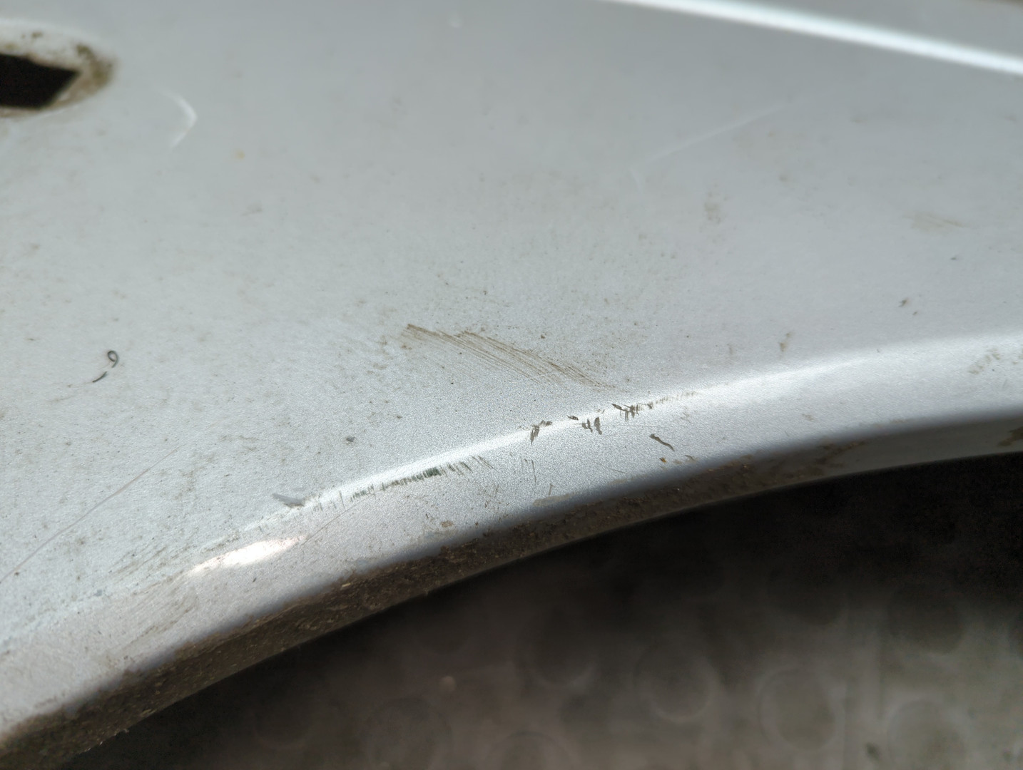 Крыло переднее правое