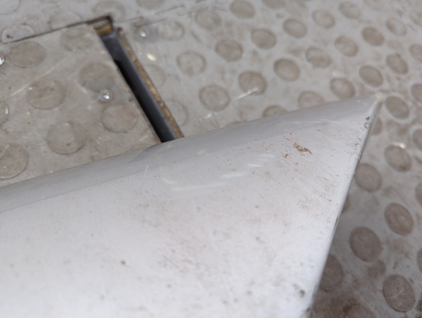 Крыло переднее правое