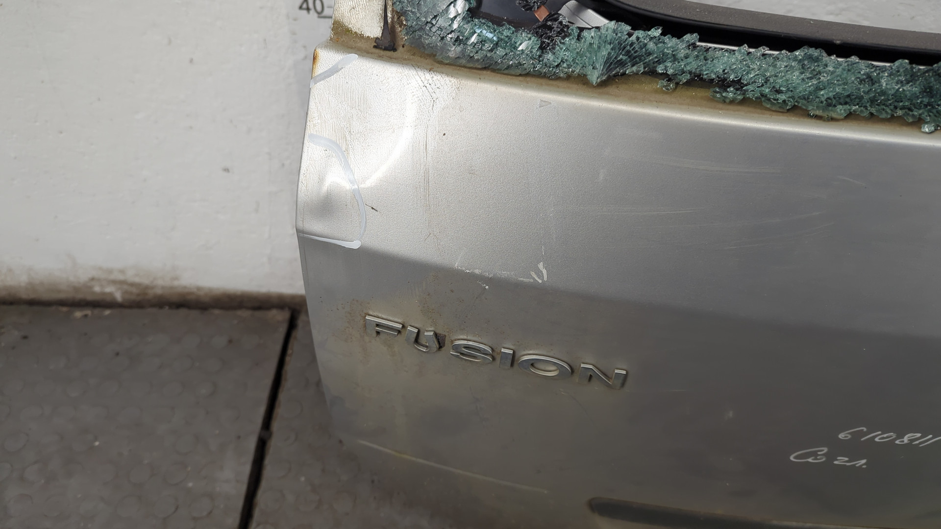 Дверь багажника