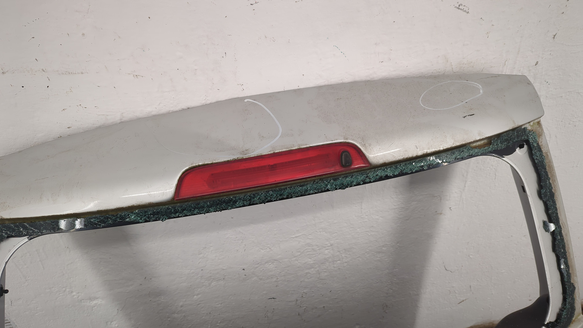 Дверь багажника