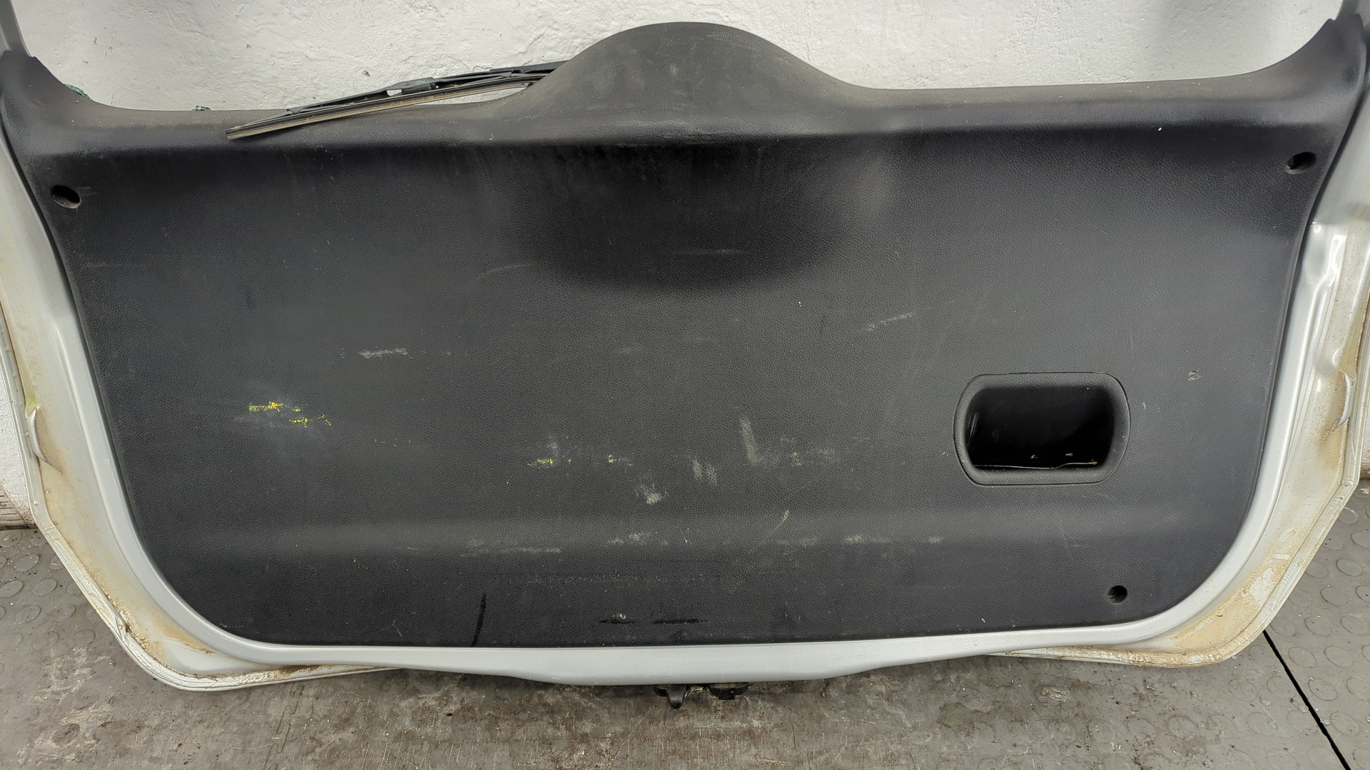 Дверь багажника