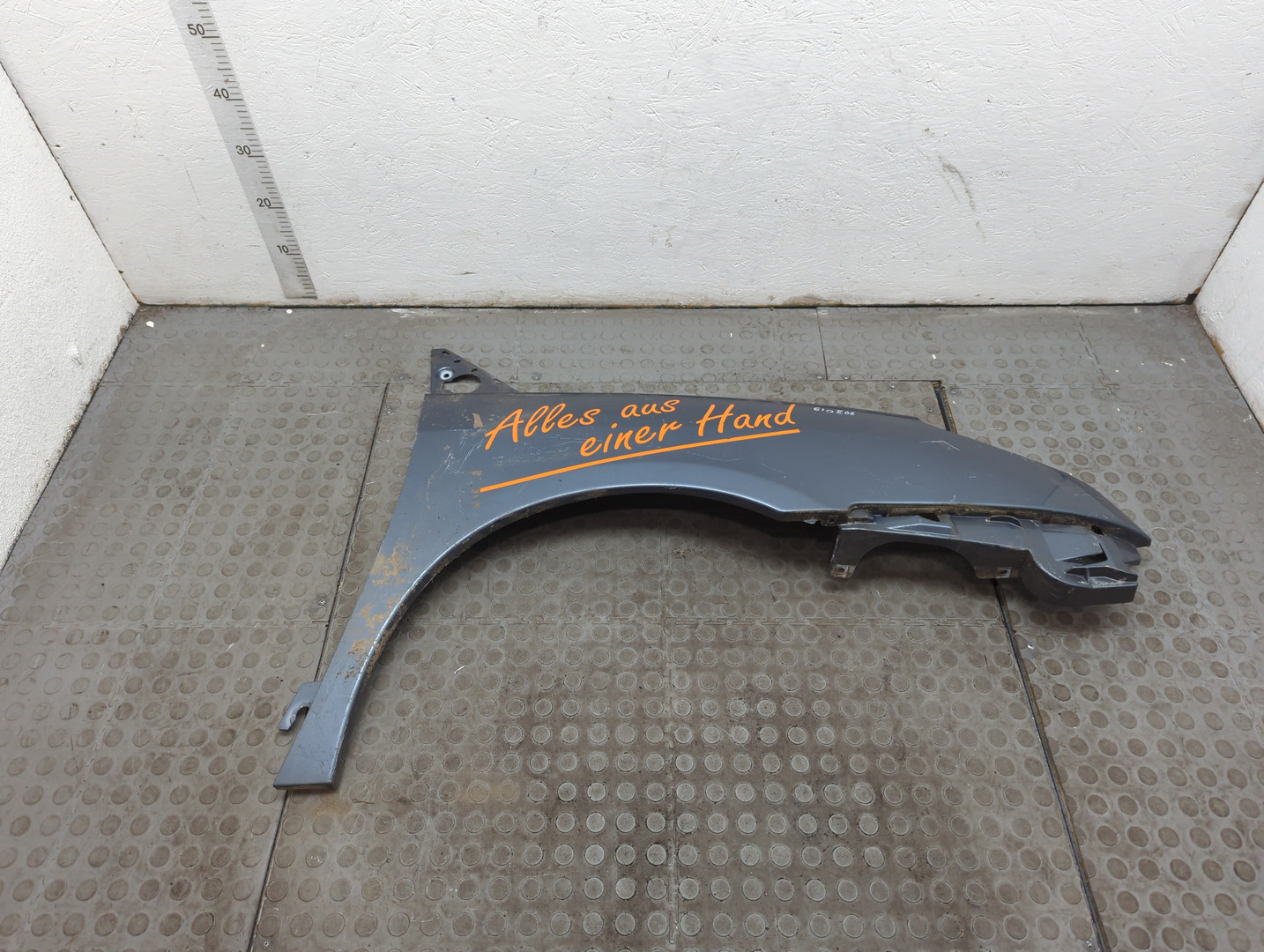 Крыло переднее правое