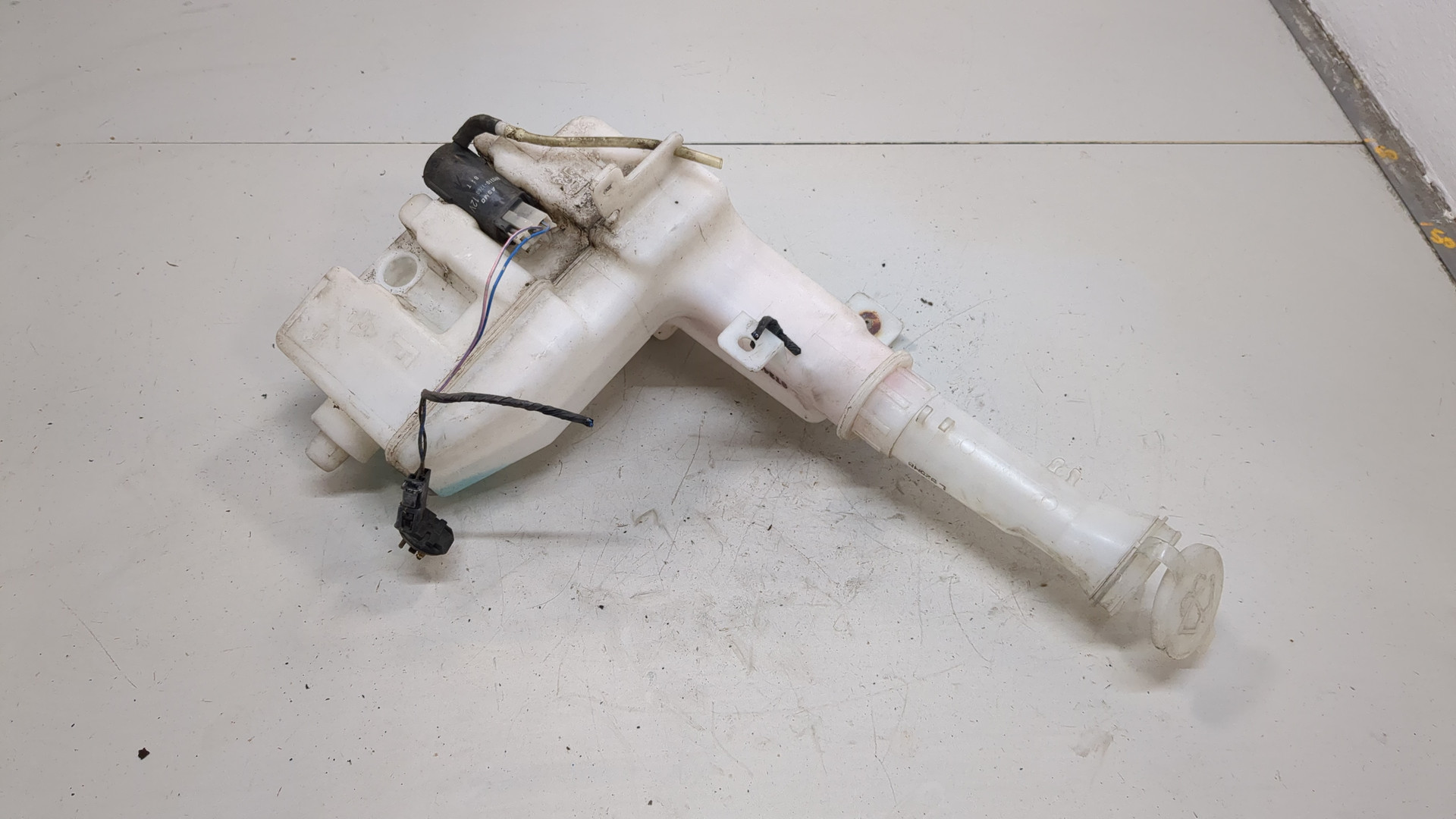 Бачок омывателя лобового стекла