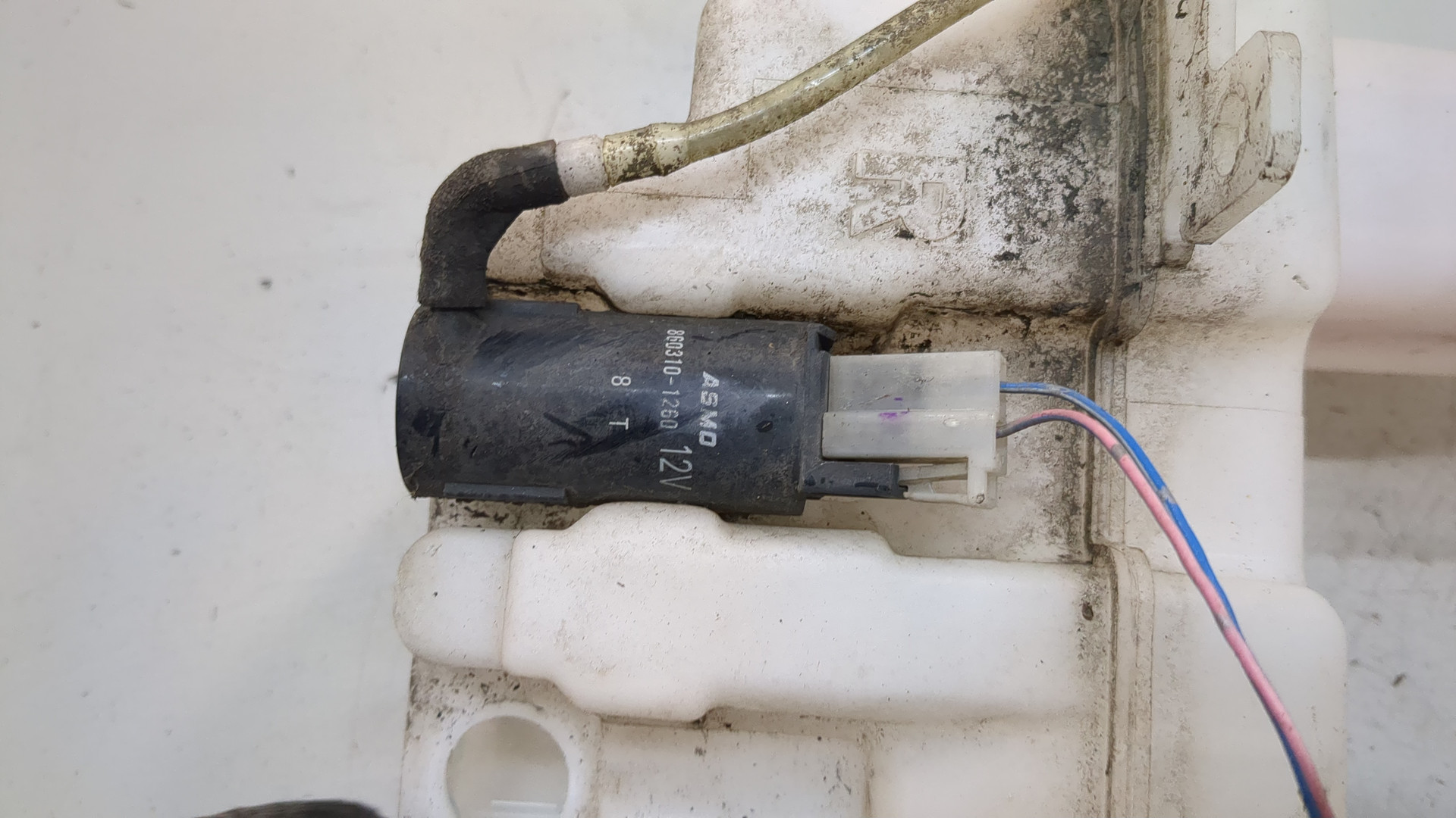 Бачок омывателя лобового стекла