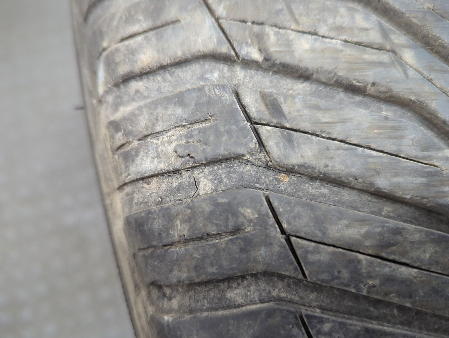 Шины комплект (4 шт.)