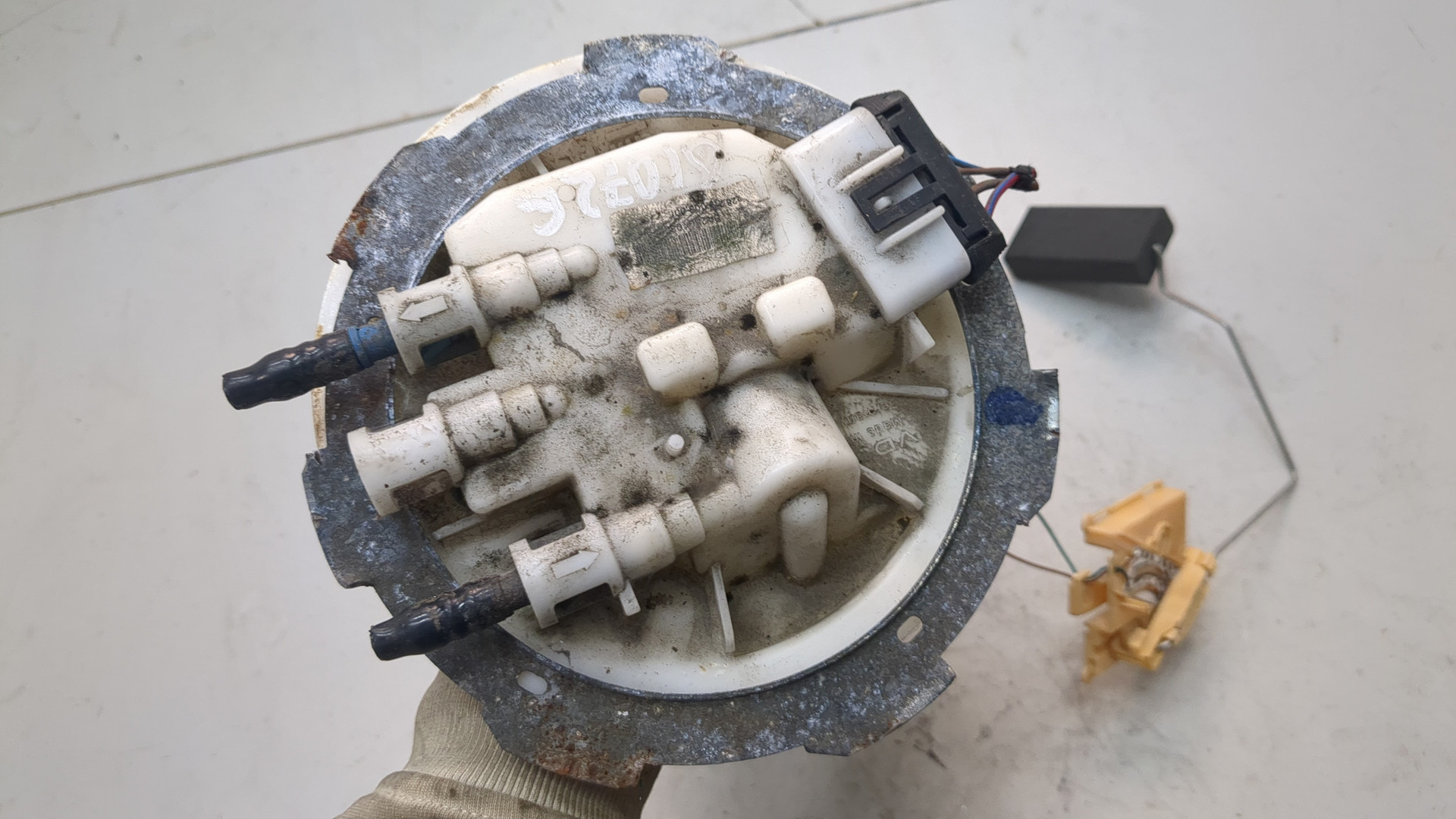 Насос топливный электрический