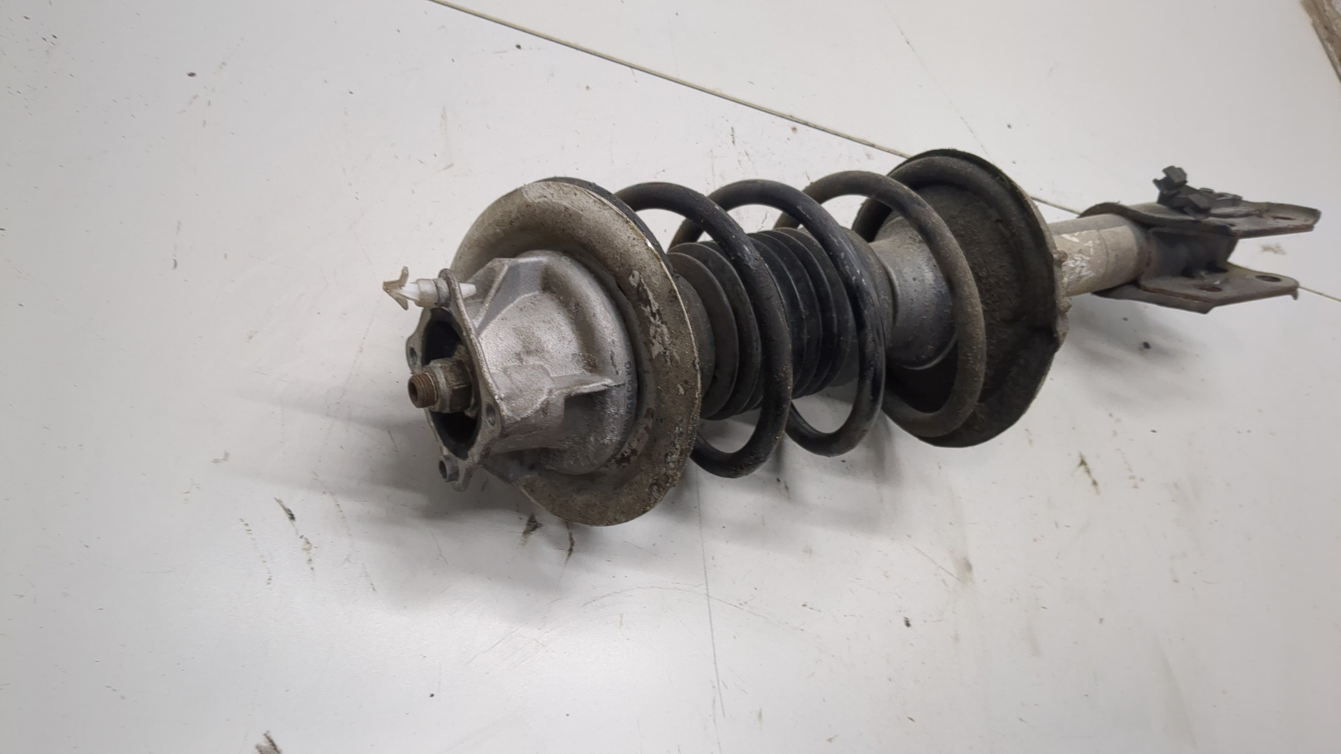 Амортизатор передний