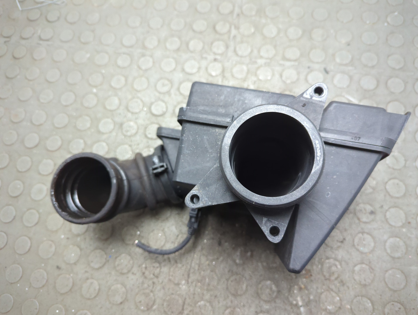 Резонатор воздушного фильтра