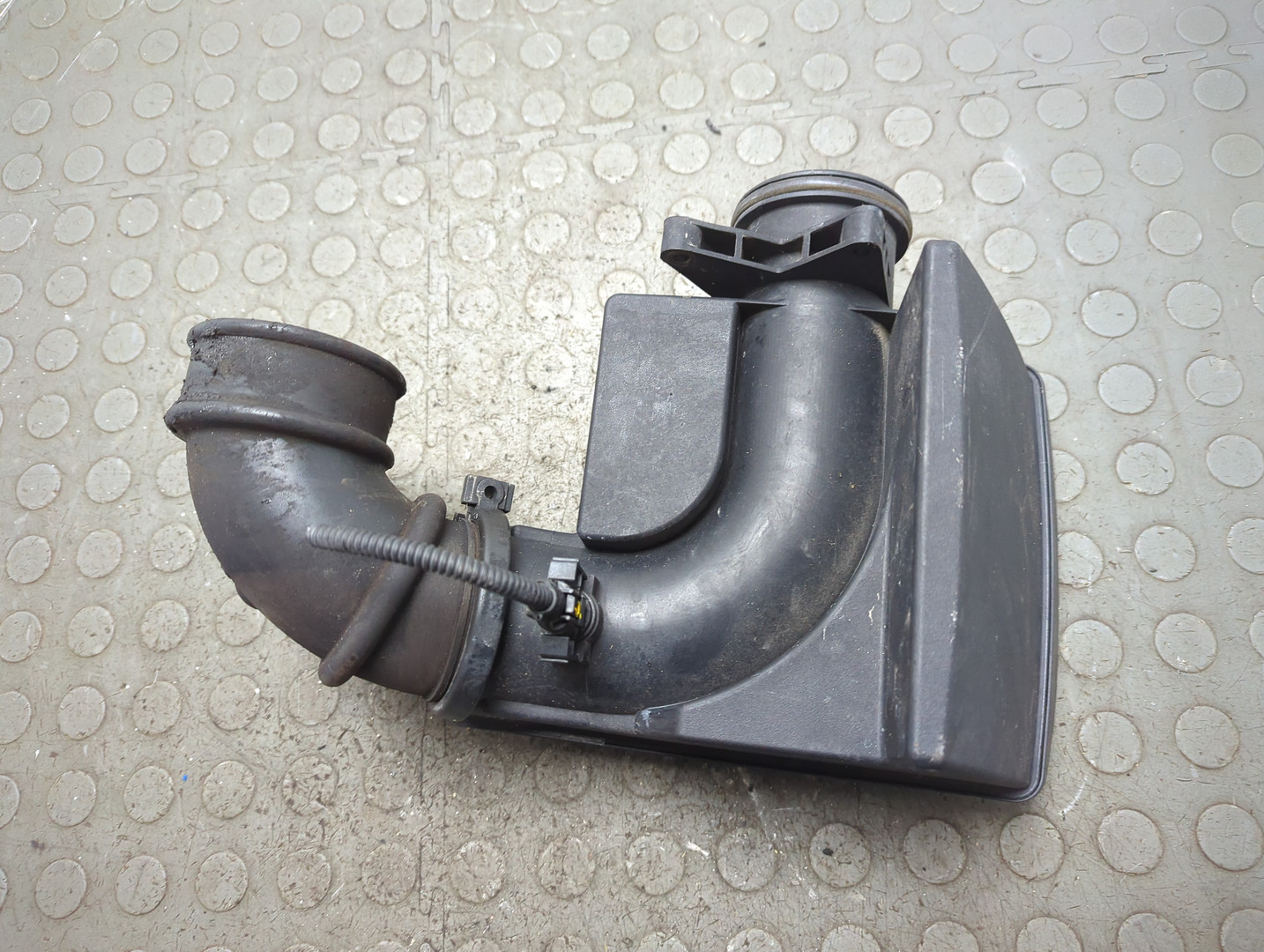 Резонатор воздушного фильтра