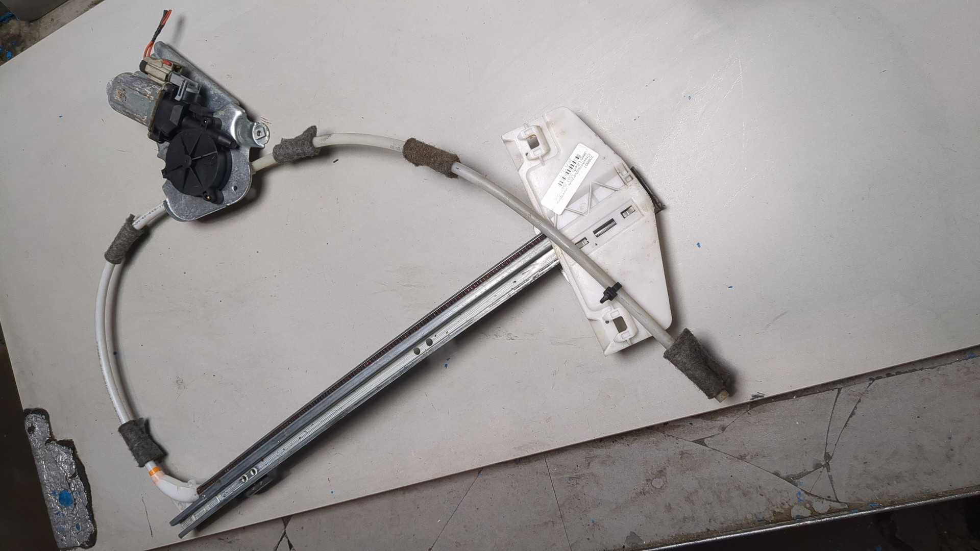 Стеклоподъемник электр. передний правый