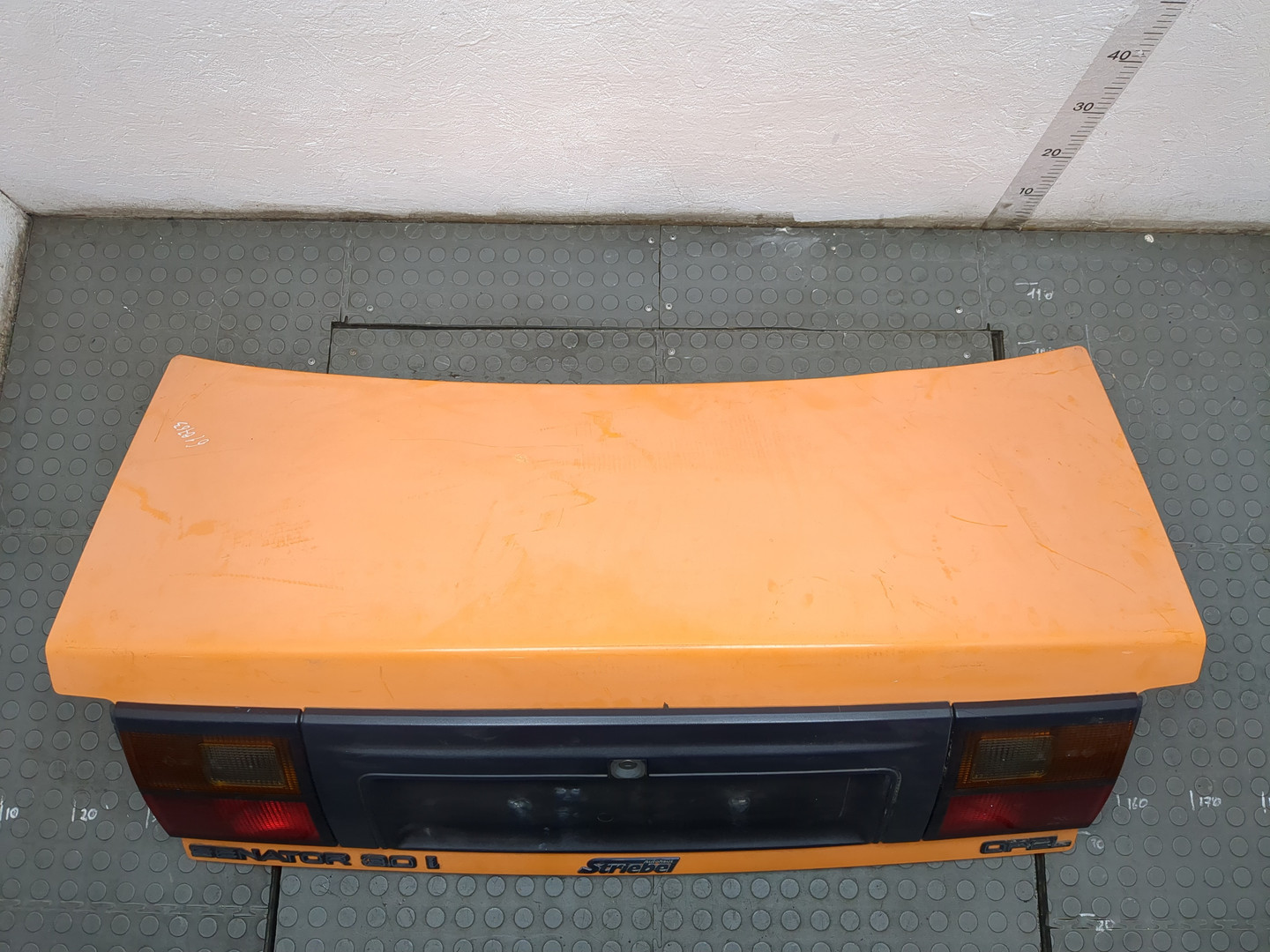 Дверь багажника