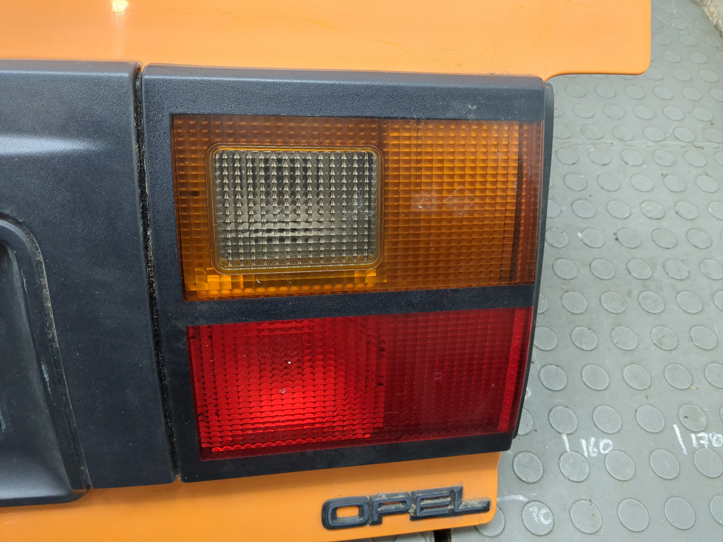 Дверь багажника