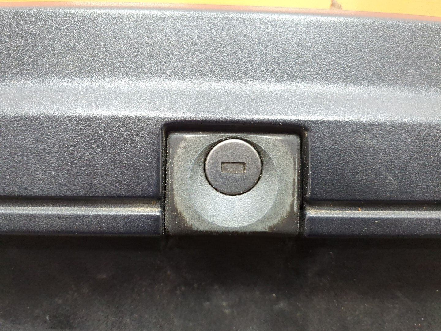 Дверь багажника