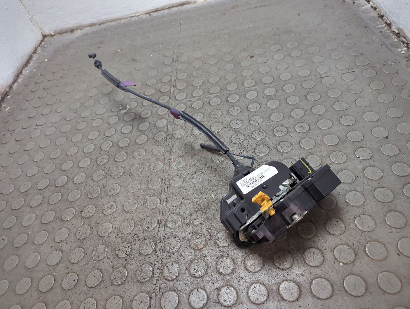 Замок двери задней левой