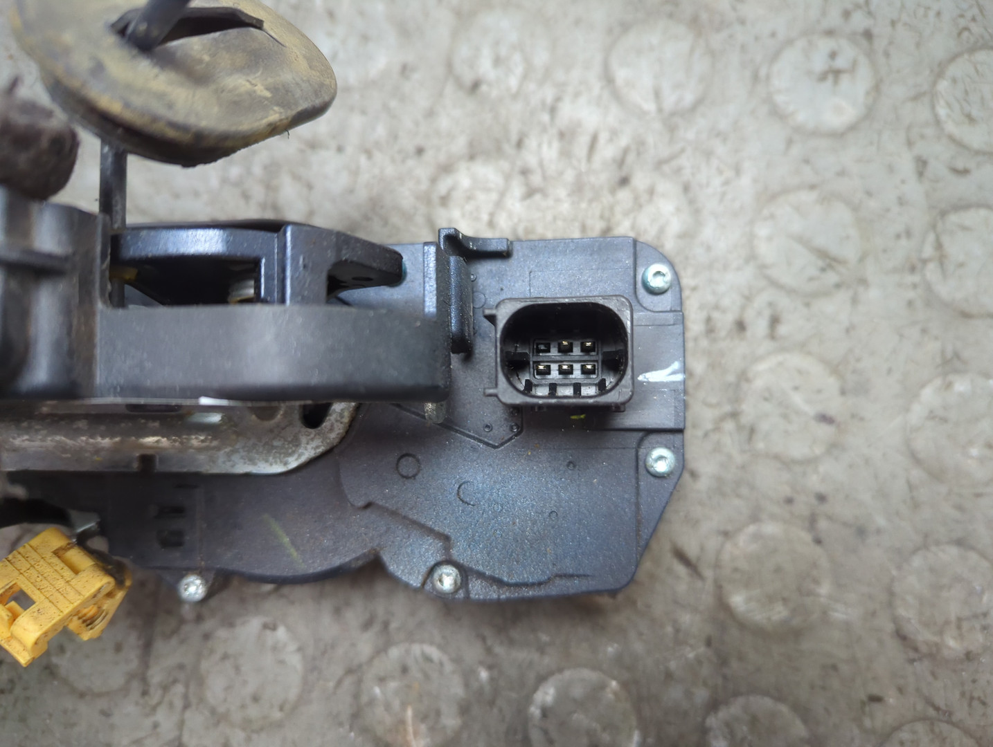 Замок двери задней левой