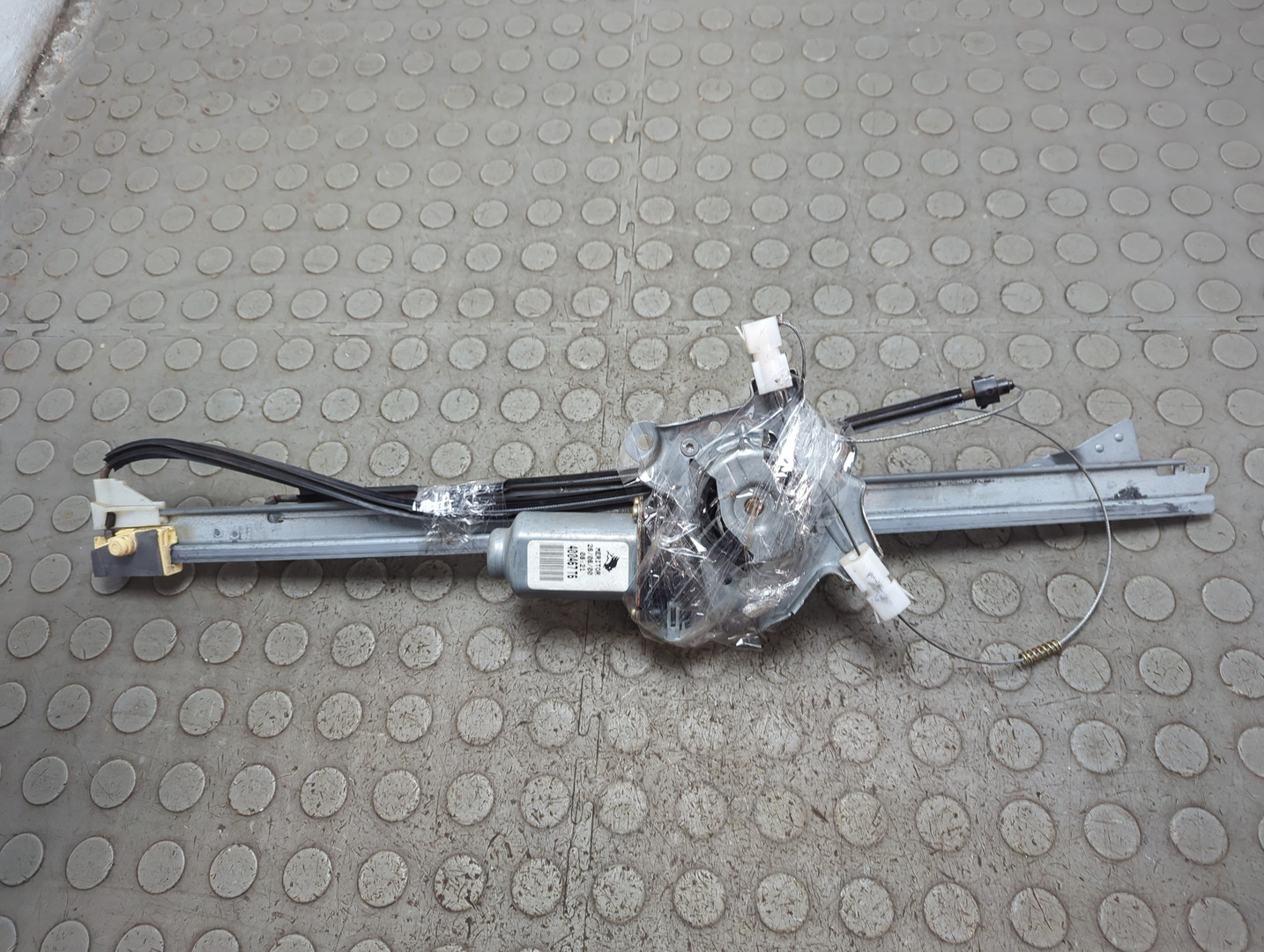 Стеклоподъемник электр. передний левый