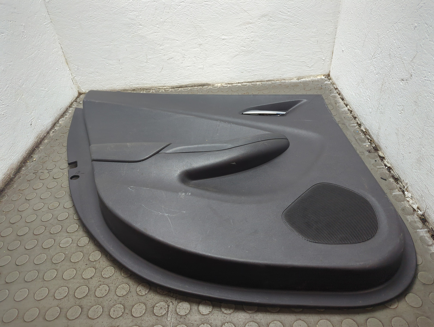 Обшивка двери задней левой