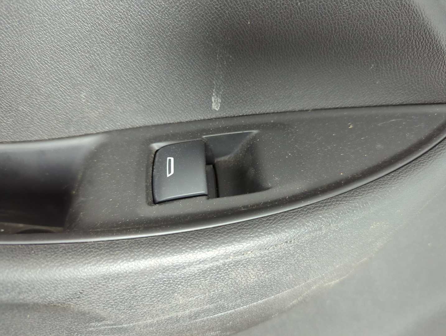 Обшивка двери задней левой