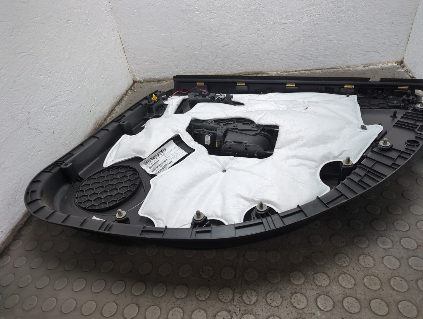 Обшивка двери задней левой