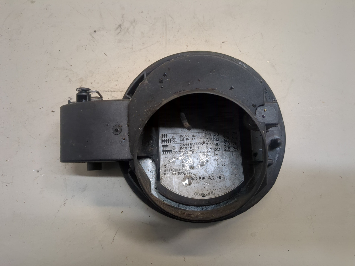 Лючок бензобака