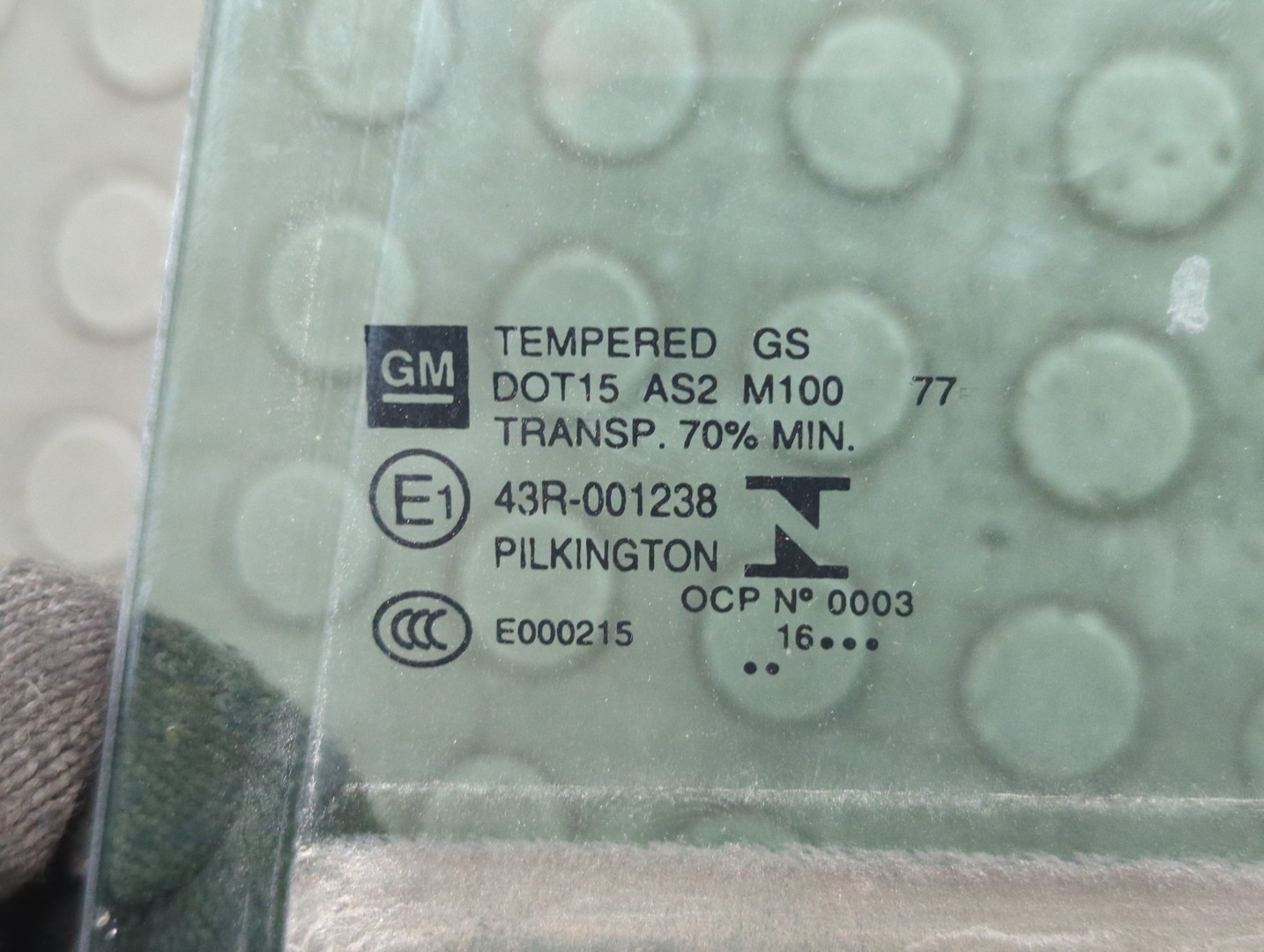 Стекло двери задней левой