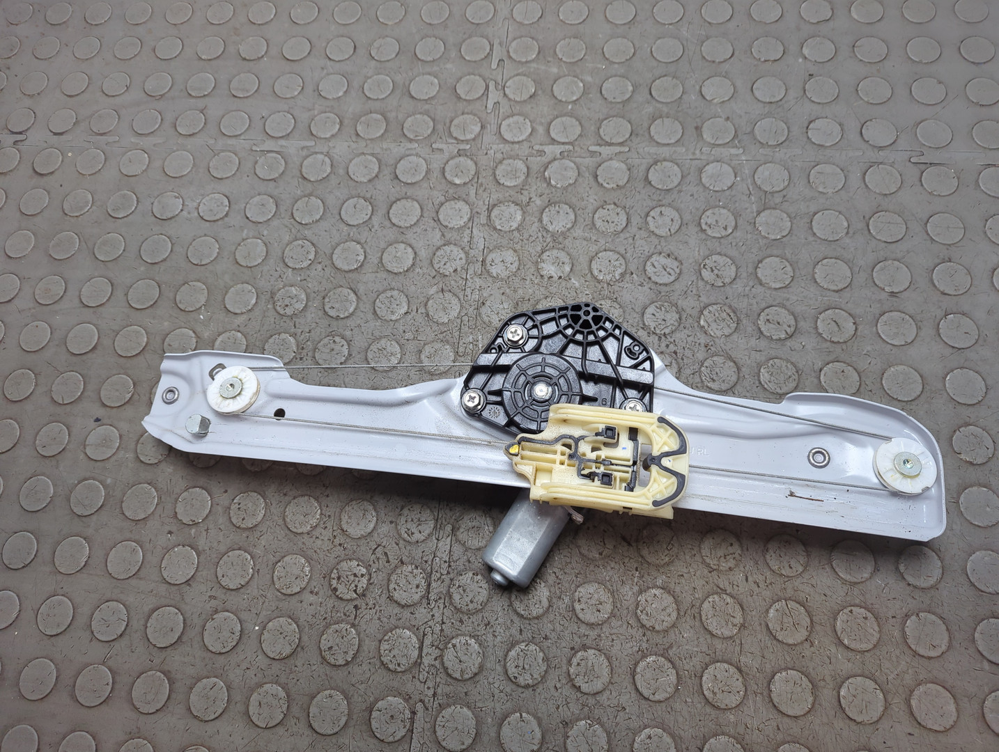 Стеклоподъемник электр. задний левый