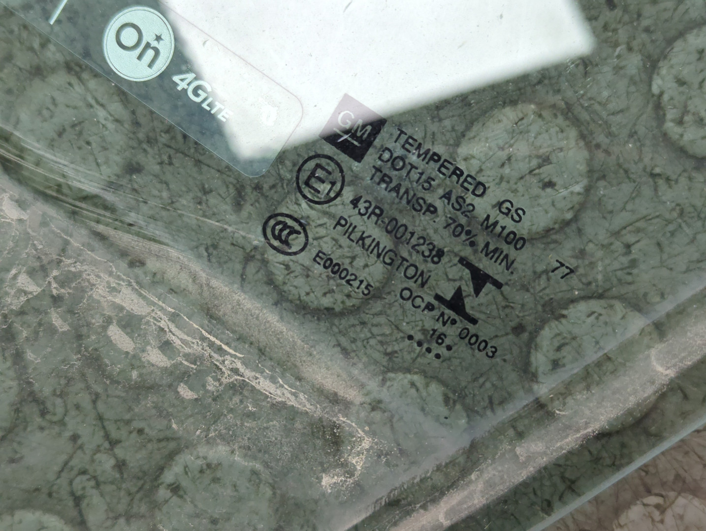 Стекло двери передней левой