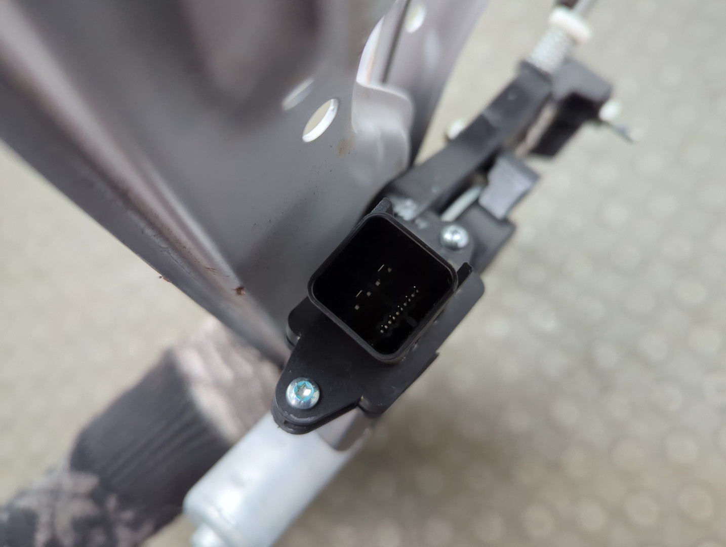 Стеклоподъемник электр. передний левый