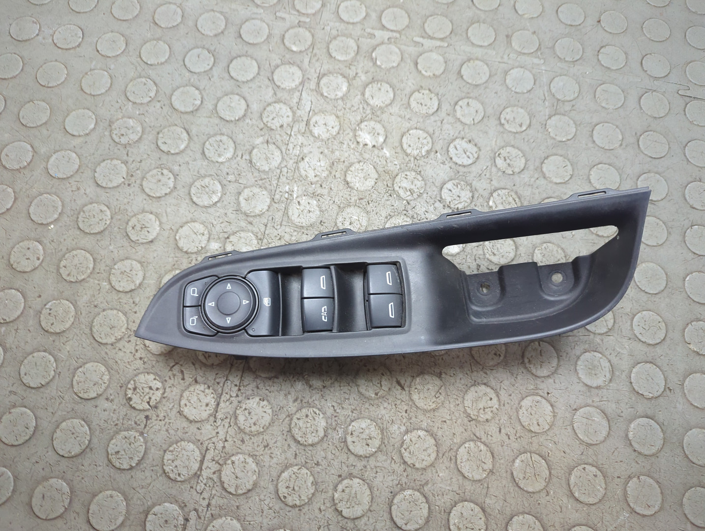 Кнопка стеклоподъемника