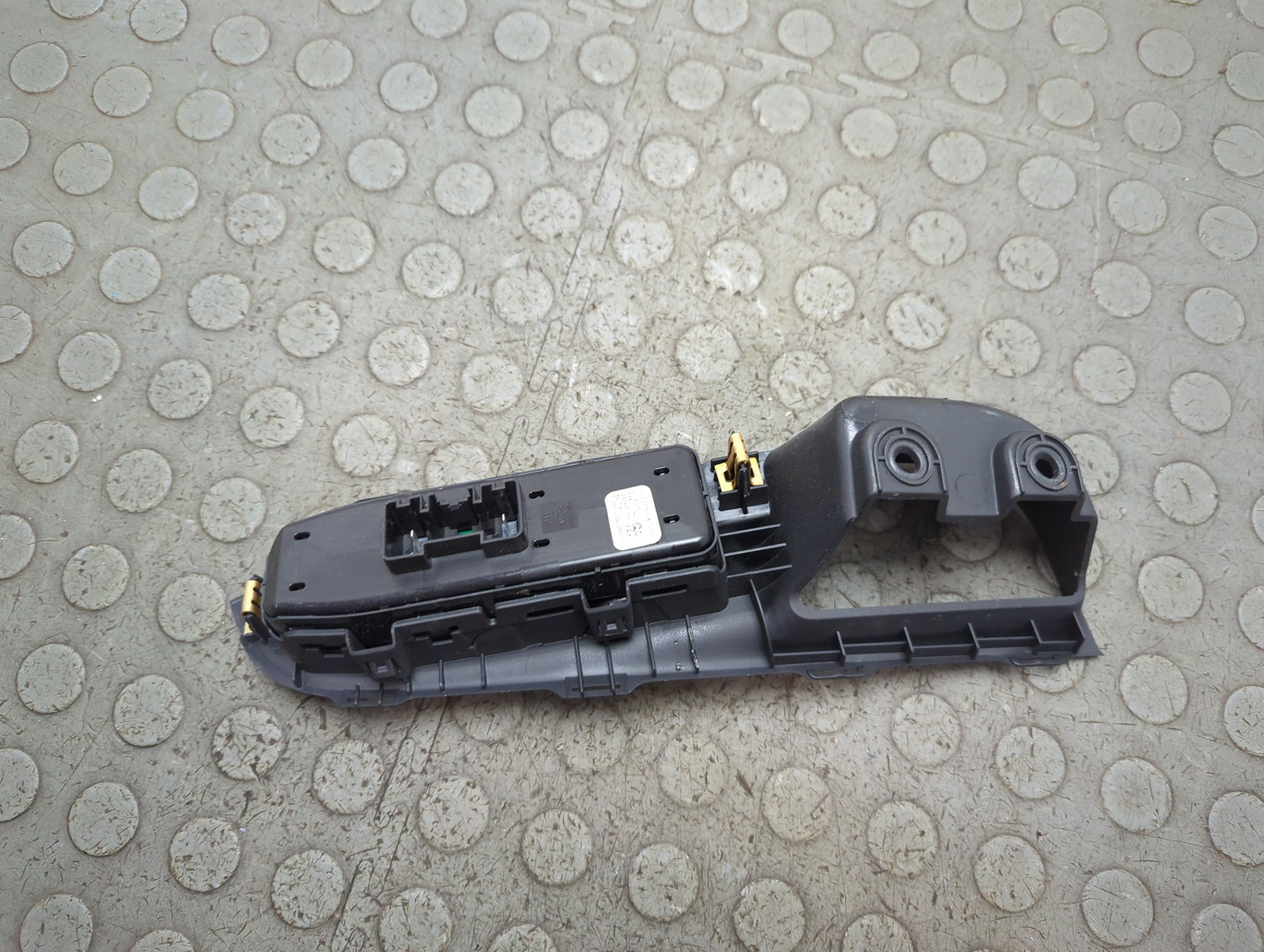 Кнопка стеклоподъемника