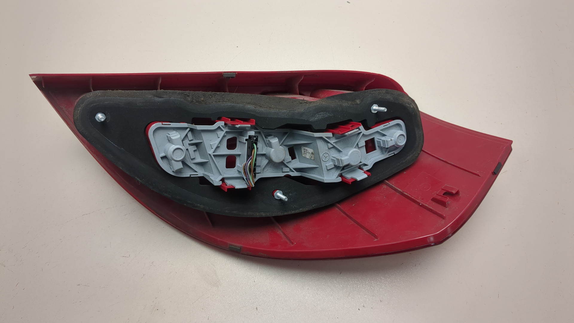 Фонарь задний левый