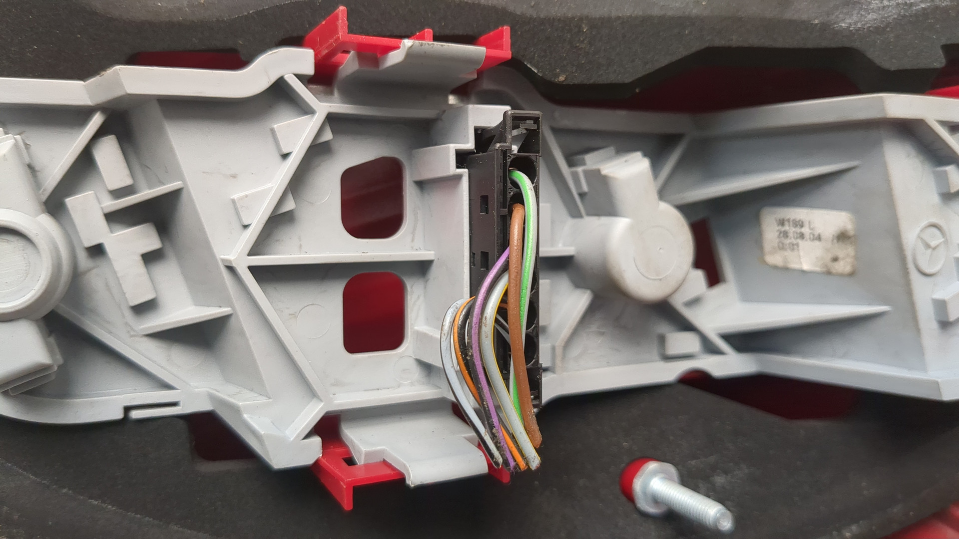 Фонарь задний левый