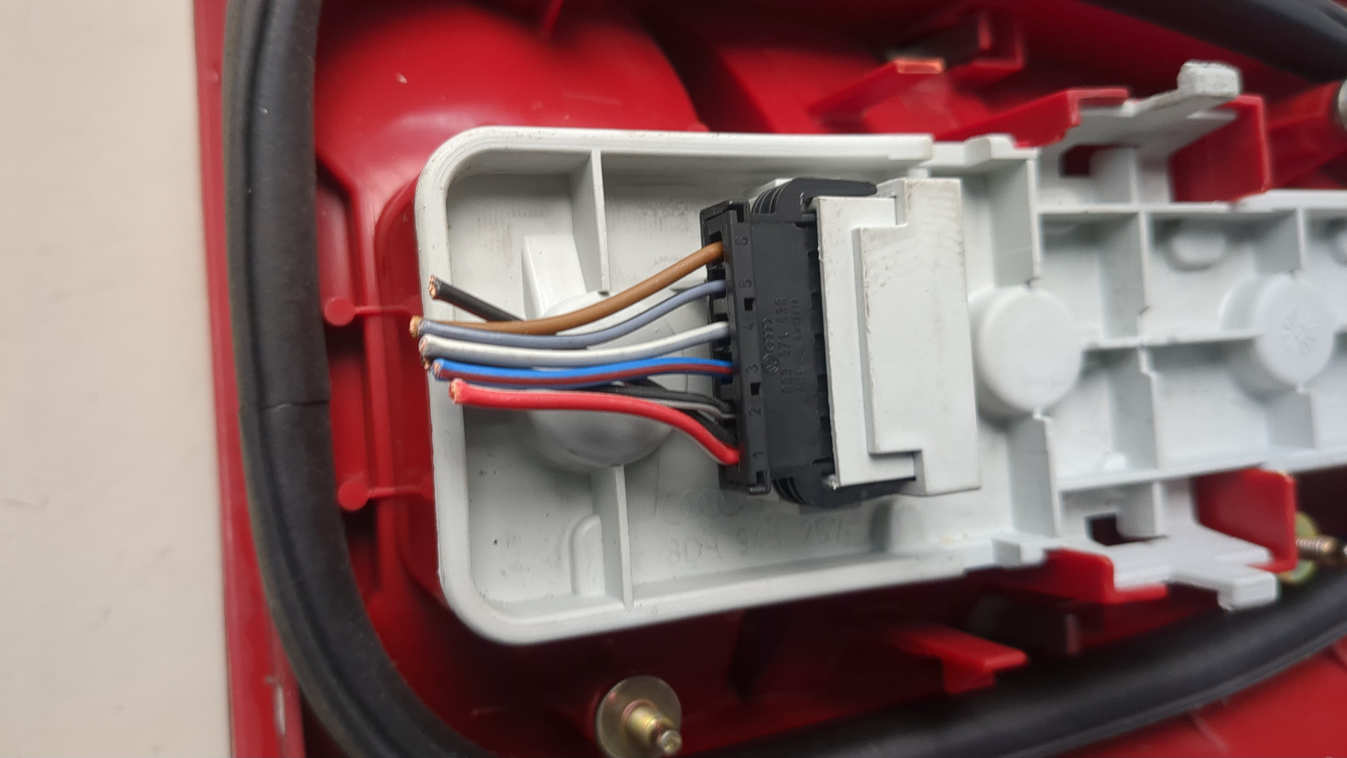 Фонарь задний левый