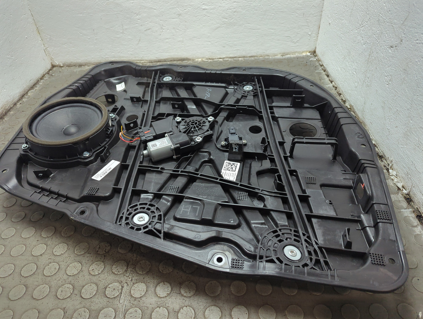 Стеклоподъемник электр. передний левый