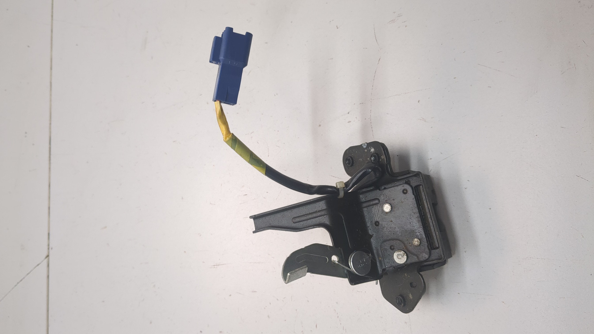 Замок багажника