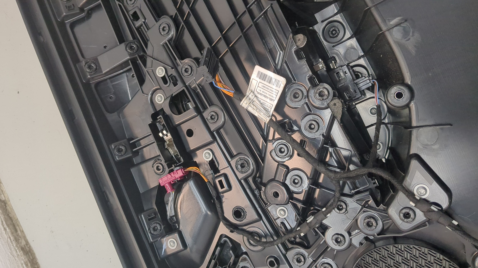 Обшивка двери передней левой