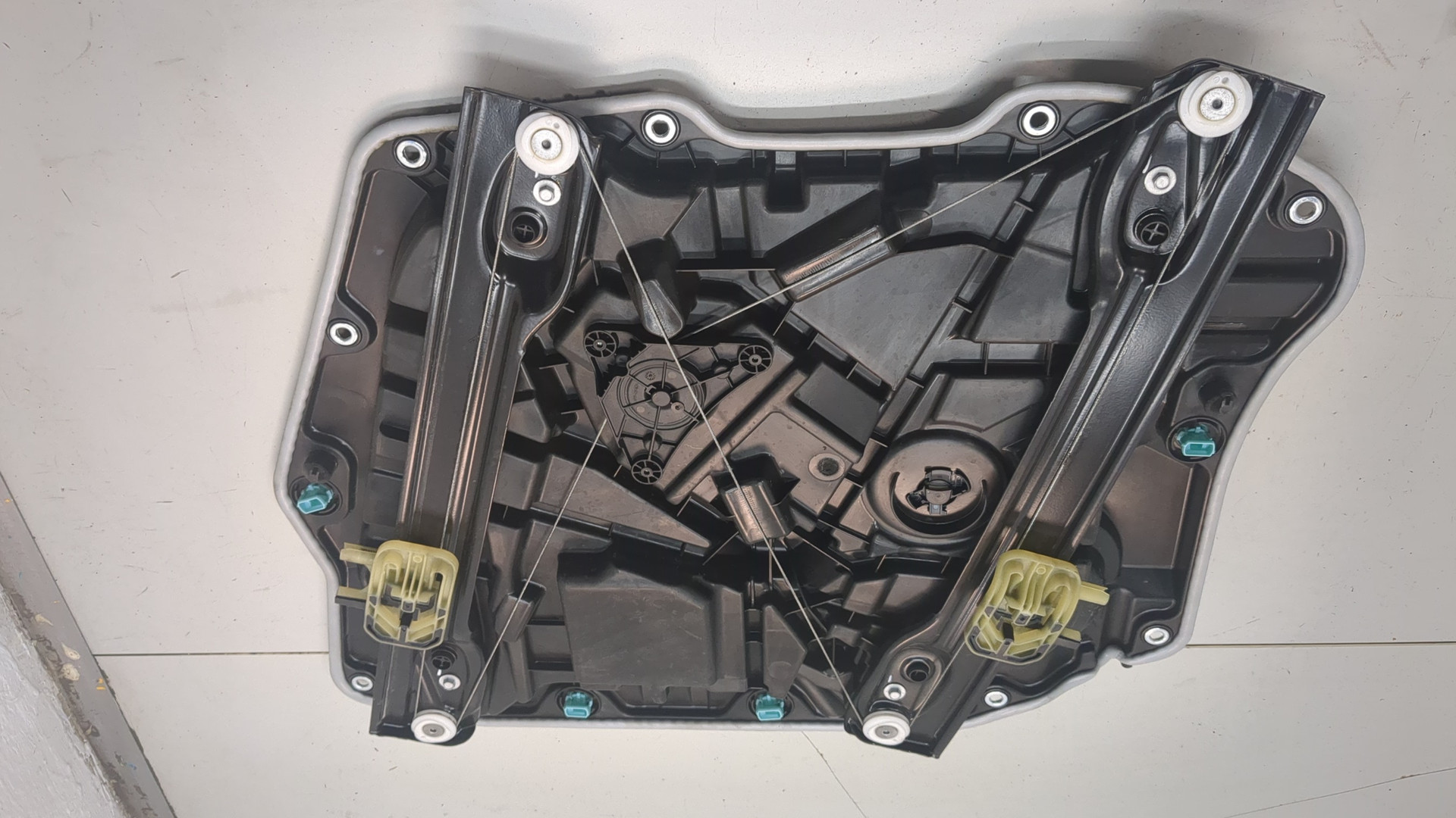 Стеклоподъемник электр. передний левый